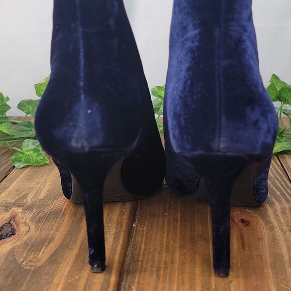 Enzo Angiolini. Navy Velvet Lace-Up Heels. Size 7.5 - Picture 6 of 12